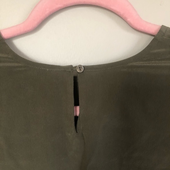 🌸EUC🌸 100% silk army green top - Picture 4 of 5